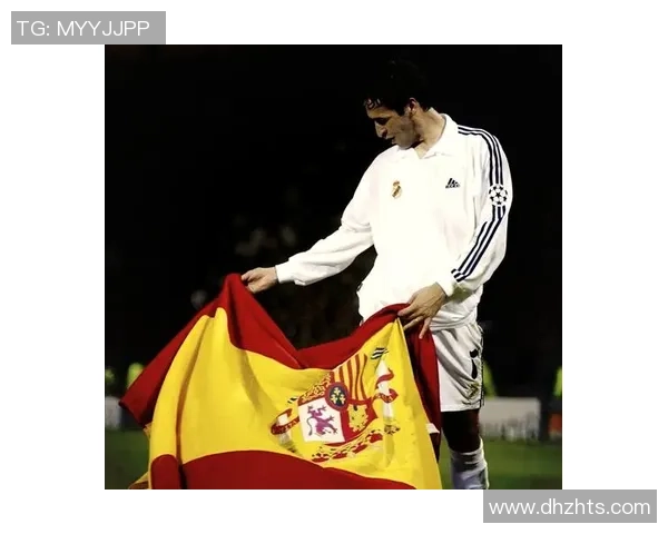 足球明星传奇:真实再现球场英雄风采的艺术画作解析 足球明星传奇:真实再现球场英雄风采的艺术画作解析