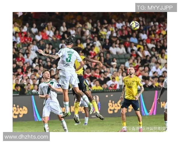 足球球星睁眼瞬间引发热议 球迷期待新赛季精彩表现 足球球星睁眼瞬间引发热议 球迷期待新赛季精彩表现